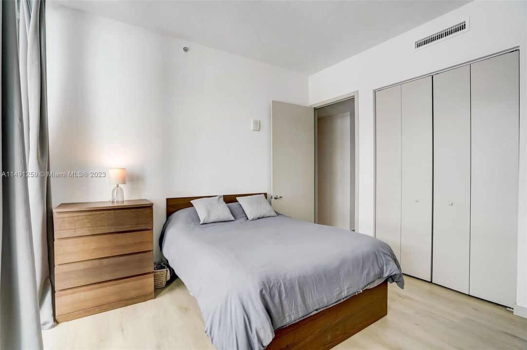 Recently Sold: $550,000 (2 beds, 2 baths, 1123 Square Feet)