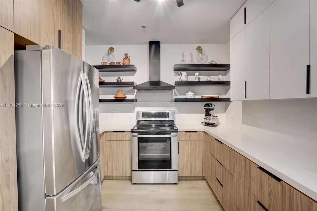 Recently Sold: $550,000 (2 beds, 2 baths, 1123 Square Feet)