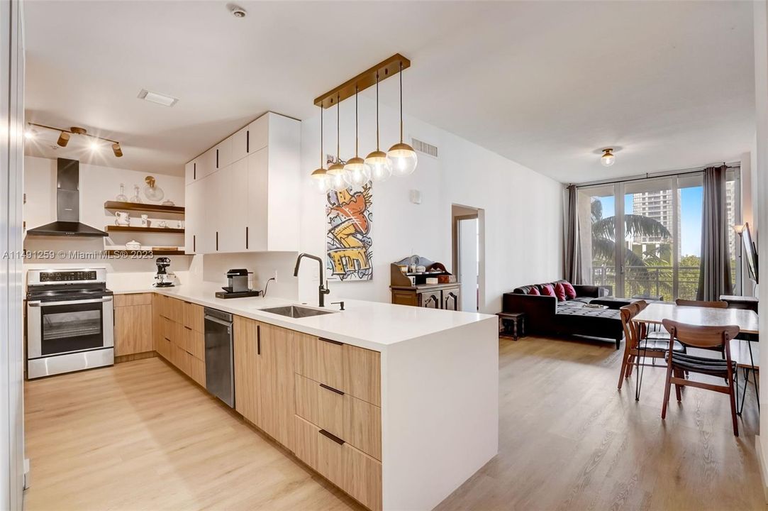 Recently Sold: $550,000 (2 beds, 2 baths, 1123 Square Feet)