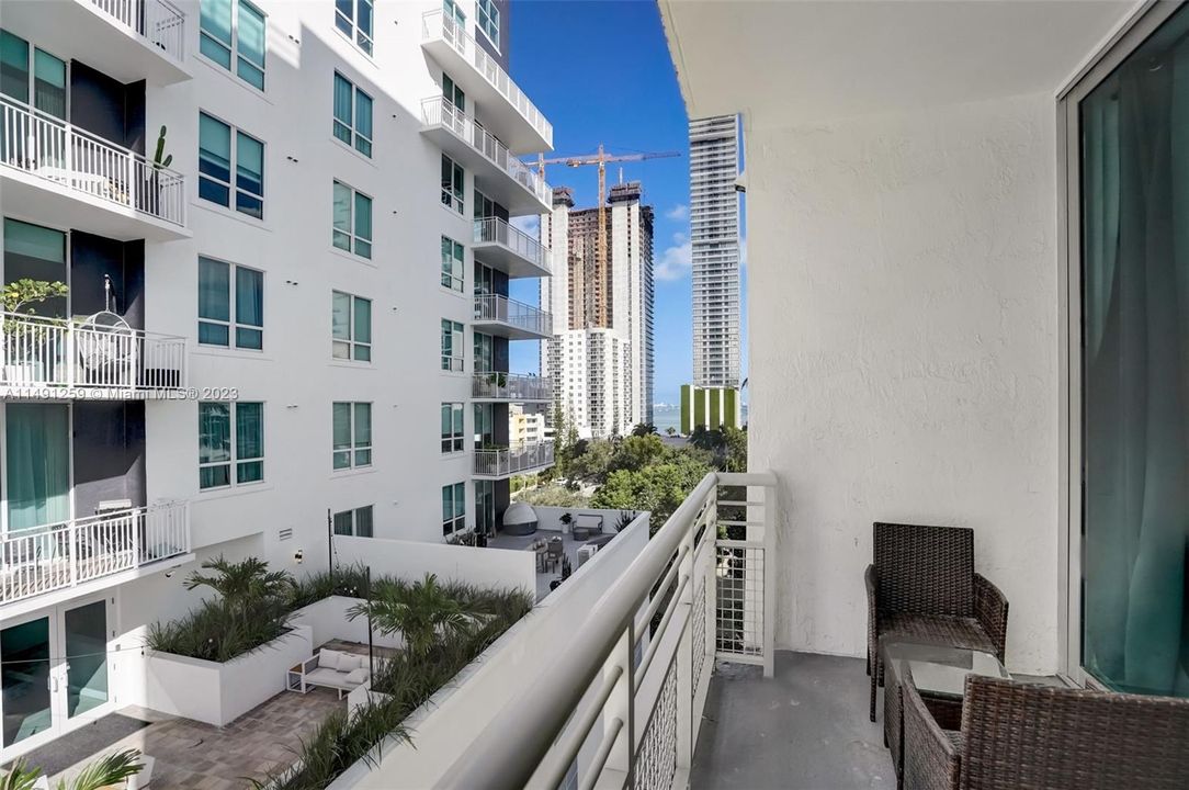 Recently Sold: $550,000 (2 beds, 2 baths, 1123 Square Feet)