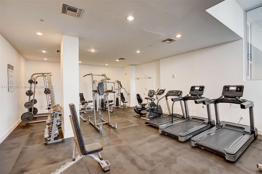 Recently Sold: $550,000 (2 beds, 2 baths, 1123 Square Feet)