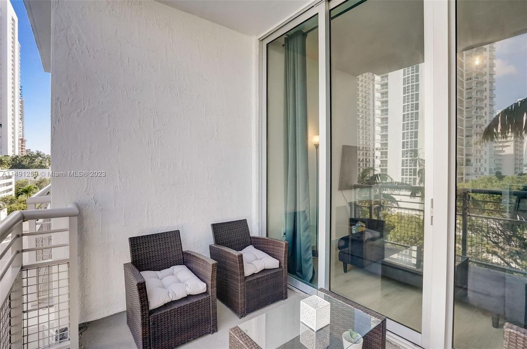 Recently Sold: $550,000 (2 beds, 2 baths, 1123 Square Feet)