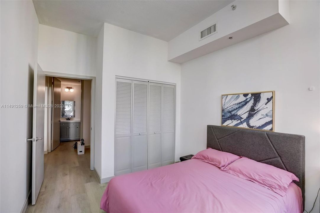 Recently Sold: $550,000 (2 beds, 2 baths, 1123 Square Feet)