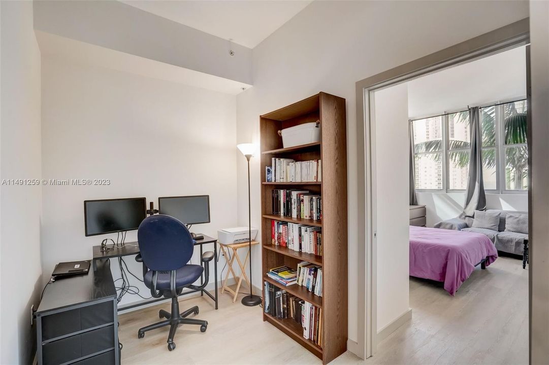 Recently Sold: $550,000 (2 beds, 2 baths, 1123 Square Feet)