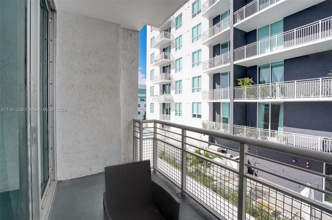 Recently Sold: $550,000 (2 beds, 2 baths, 1123 Square Feet)