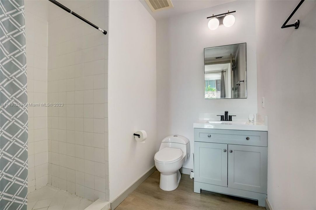 Recently Sold: $550,000 (2 beds, 2 baths, 1123 Square Feet)