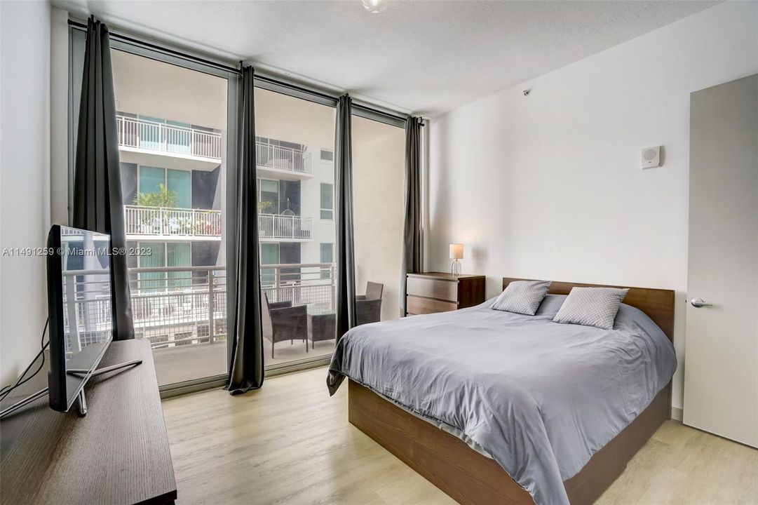 Recently Sold: $550,000 (2 beds, 2 baths, 1123 Square Feet)