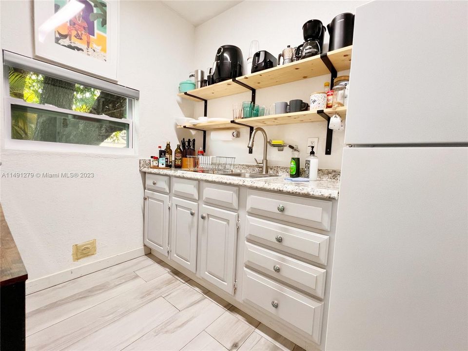 Recently Sold: $800,000 (4 beds, 3 baths, 1682 Square Feet)