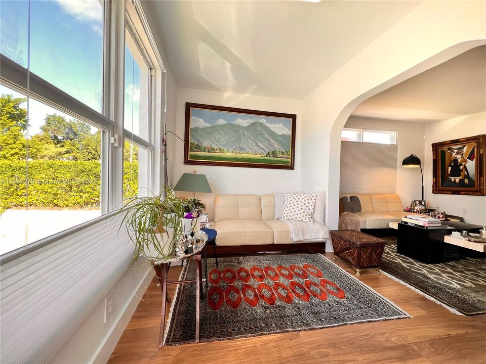 Recently Sold: $800,000 (4 beds, 3 baths, 1682 Square Feet)