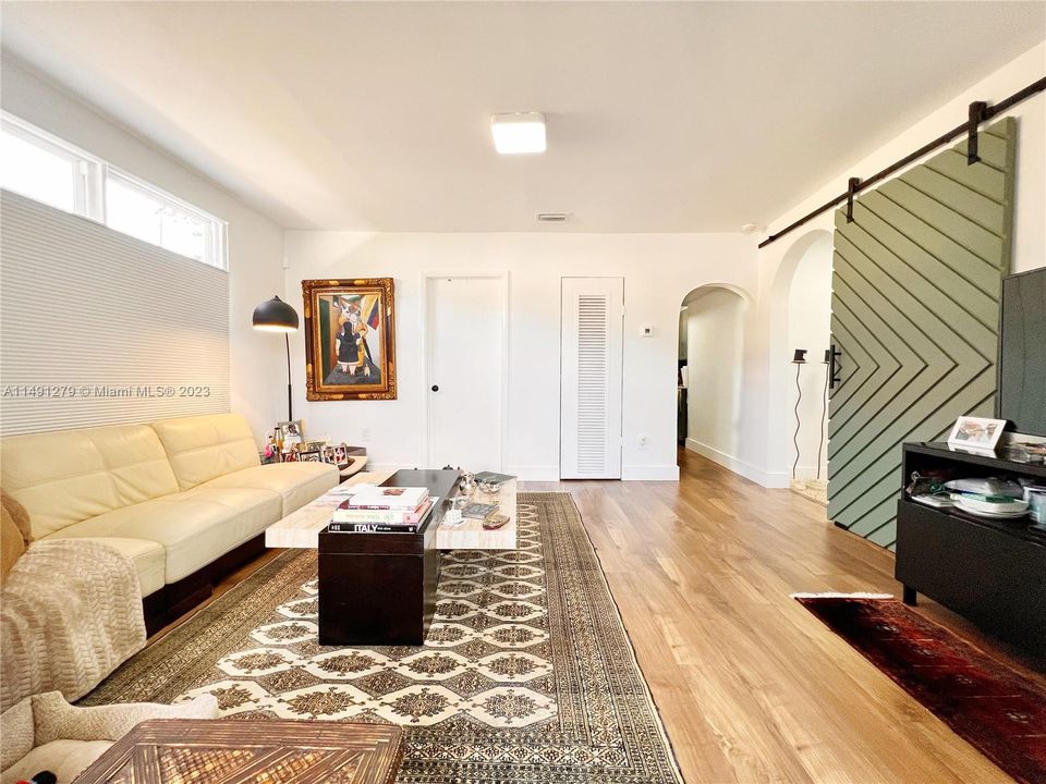 Recently Sold: $800,000 (4 beds, 3 baths, 1682 Square Feet)