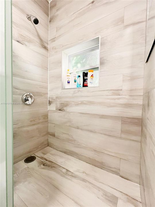 Recently Sold: $800,000 (4 beds, 3 baths, 1682 Square Feet)