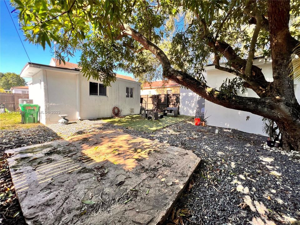 Recently Sold: $800,000 (4 beds, 3 baths, 1682 Square Feet)