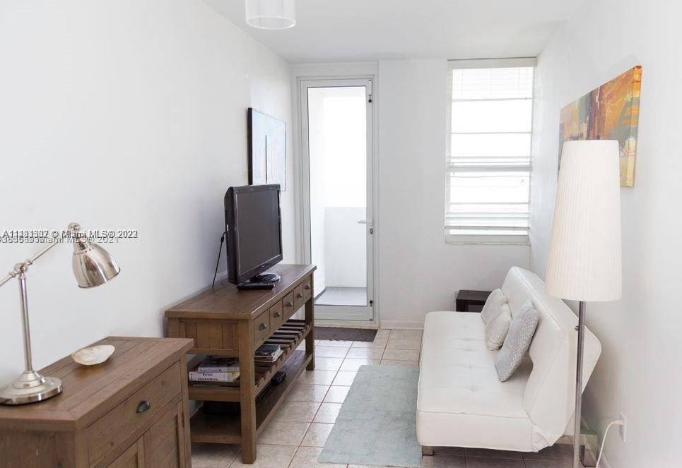 For Sale: $469,000 (1 beds, 1 baths, 525 Square Feet)