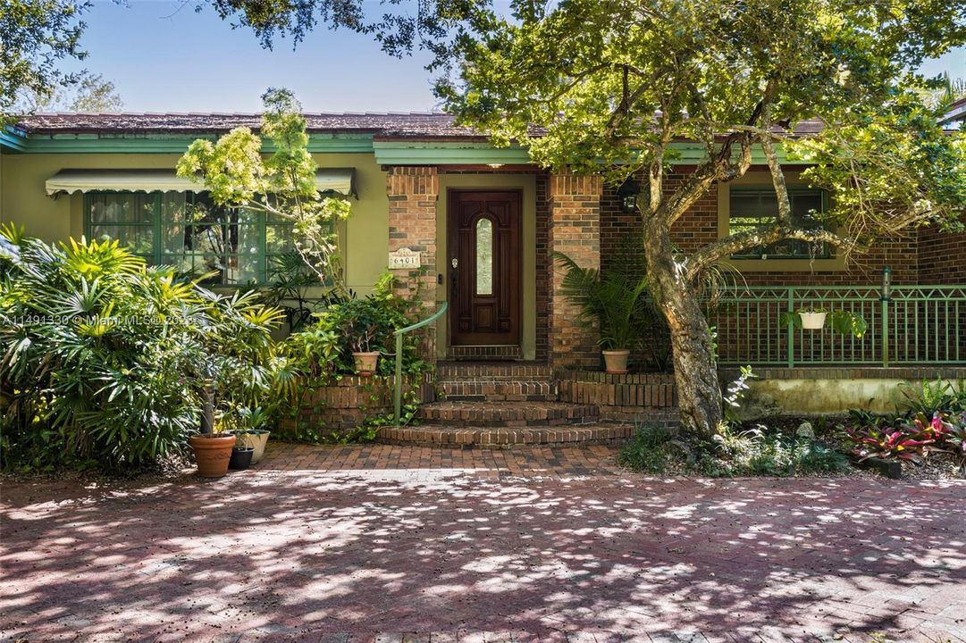 Недавно продано: $2,000,000 (4 спален, 3 ванн, 3102 Квадратных фут)