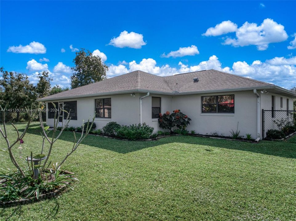 Recently Sold: $325,000 (3 beds, 2 baths, 1974 Square Feet)