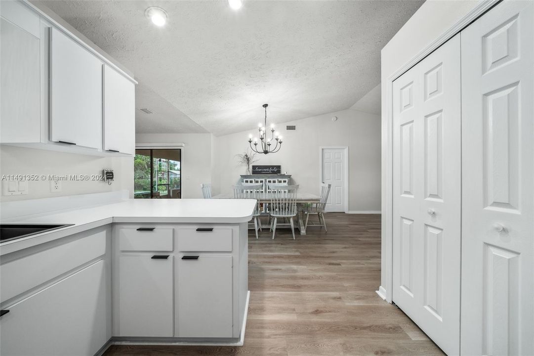 Recently Sold: $325,000 (3 beds, 2 baths, 1974 Square Feet)