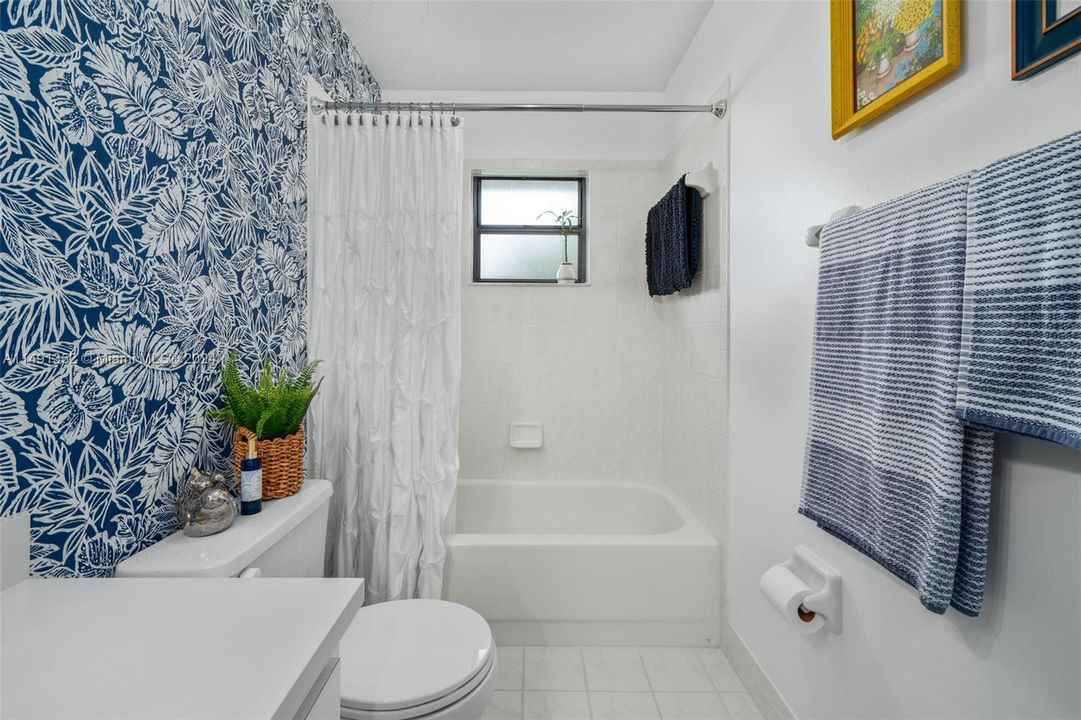 Recently Sold: $325,000 (3 beds, 2 baths, 1974 Square Feet)