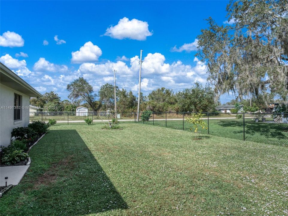 Recently Sold: $325,000 (3 beds, 2 baths, 1974 Square Feet)