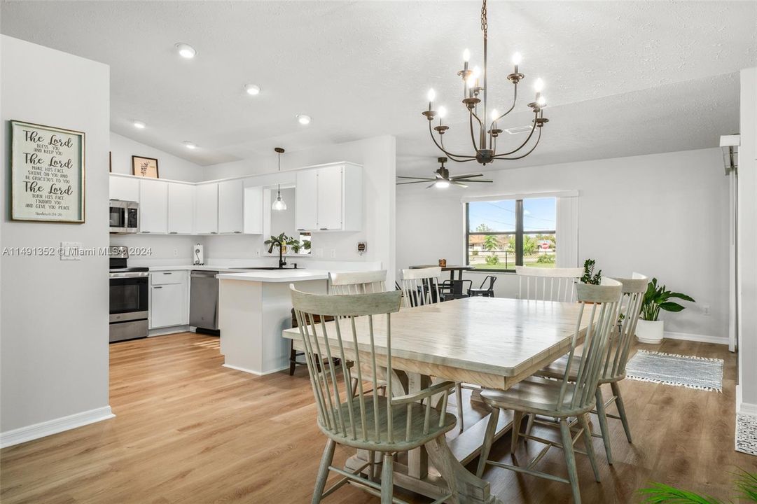 Recently Sold: $325,000 (3 beds, 2 baths, 1974 Square Feet)