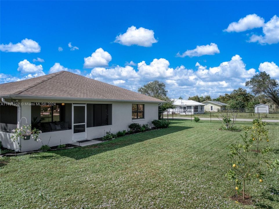 Recently Sold: $325,000 (3 beds, 2 baths, 1974 Square Feet)