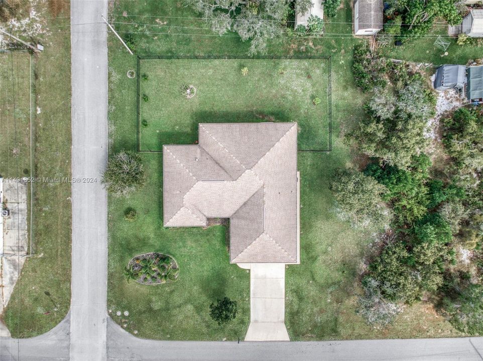 Recently Sold: $325,000 (3 beds, 2 baths, 1974 Square Feet)