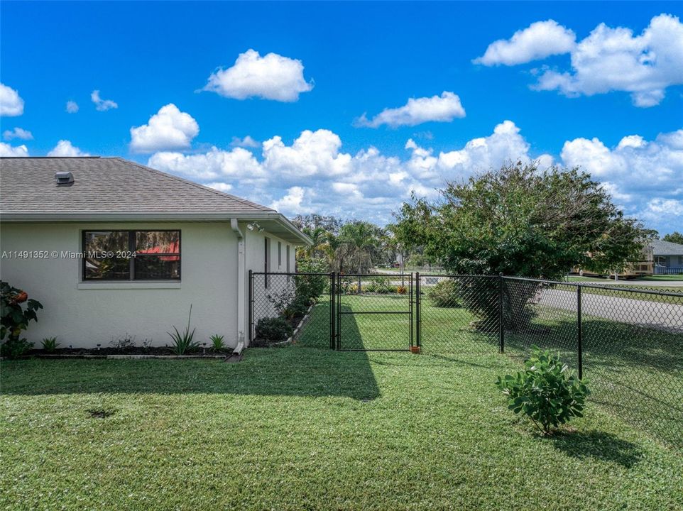 Recently Sold: $325,000 (3 beds, 2 baths, 1974 Square Feet)