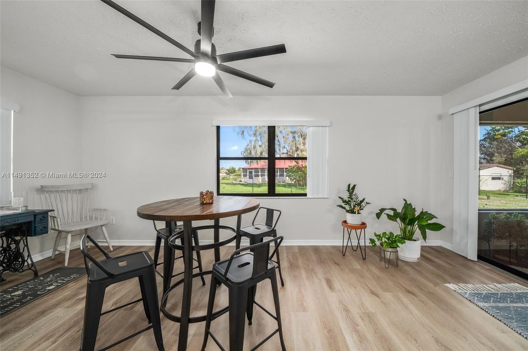 Recently Sold: $325,000 (3 beds, 2 baths, 1974 Square Feet)