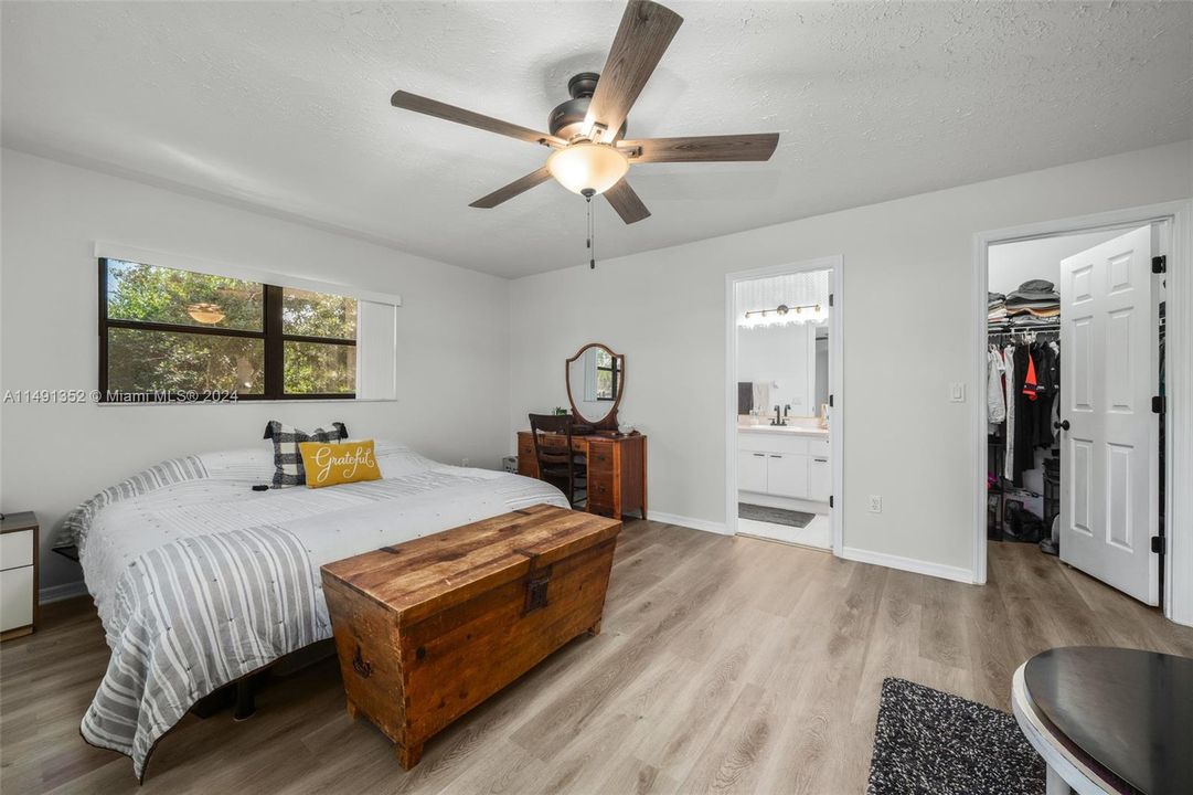 Recently Sold: $325,000 (3 beds, 2 baths, 1974 Square Feet)