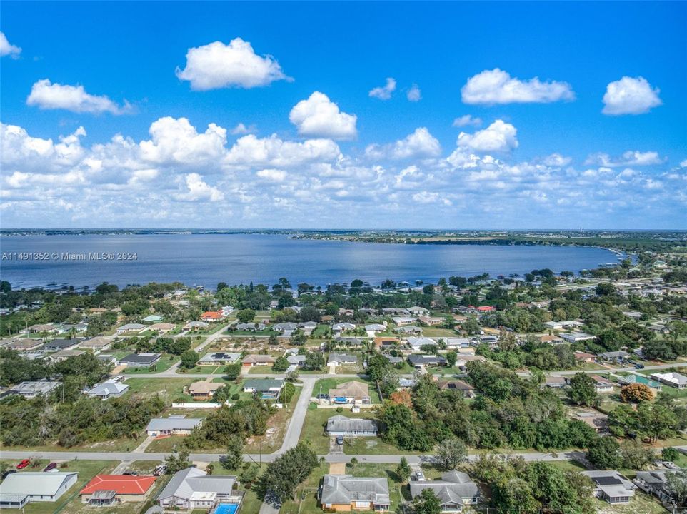 Recently Sold: $325,000 (3 beds, 2 baths, 1974 Square Feet)