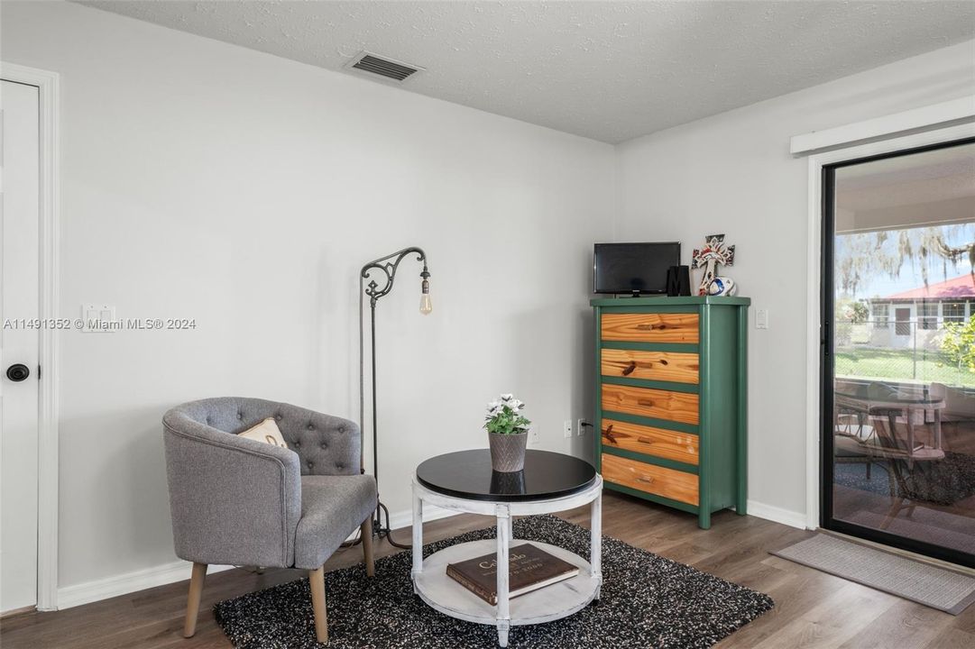 Recently Sold: $325,000 (3 beds, 2 baths, 1974 Square Feet)