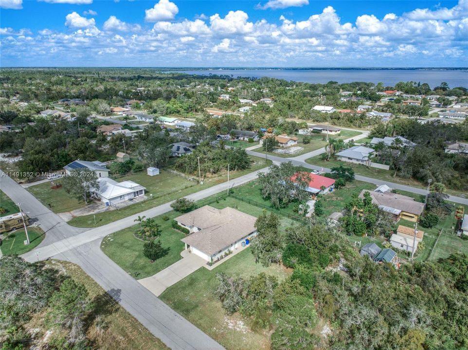 Recently Sold: $325,000 (3 beds, 2 baths, 1974 Square Feet)