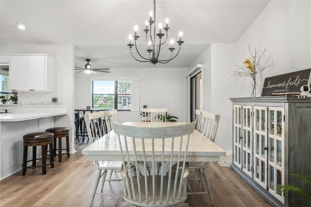 Recently Sold: $325,000 (3 beds, 2 baths, 1974 Square Feet)