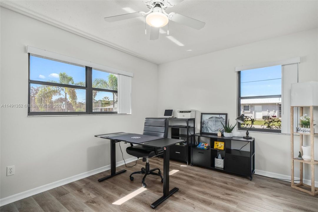 Recently Sold: $325,000 (3 beds, 2 baths, 1974 Square Feet)