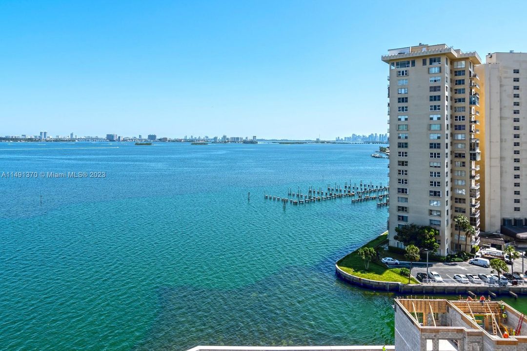 Recently Rented: $5,650 (2 beds, 3 baths, 2320 Square Feet)