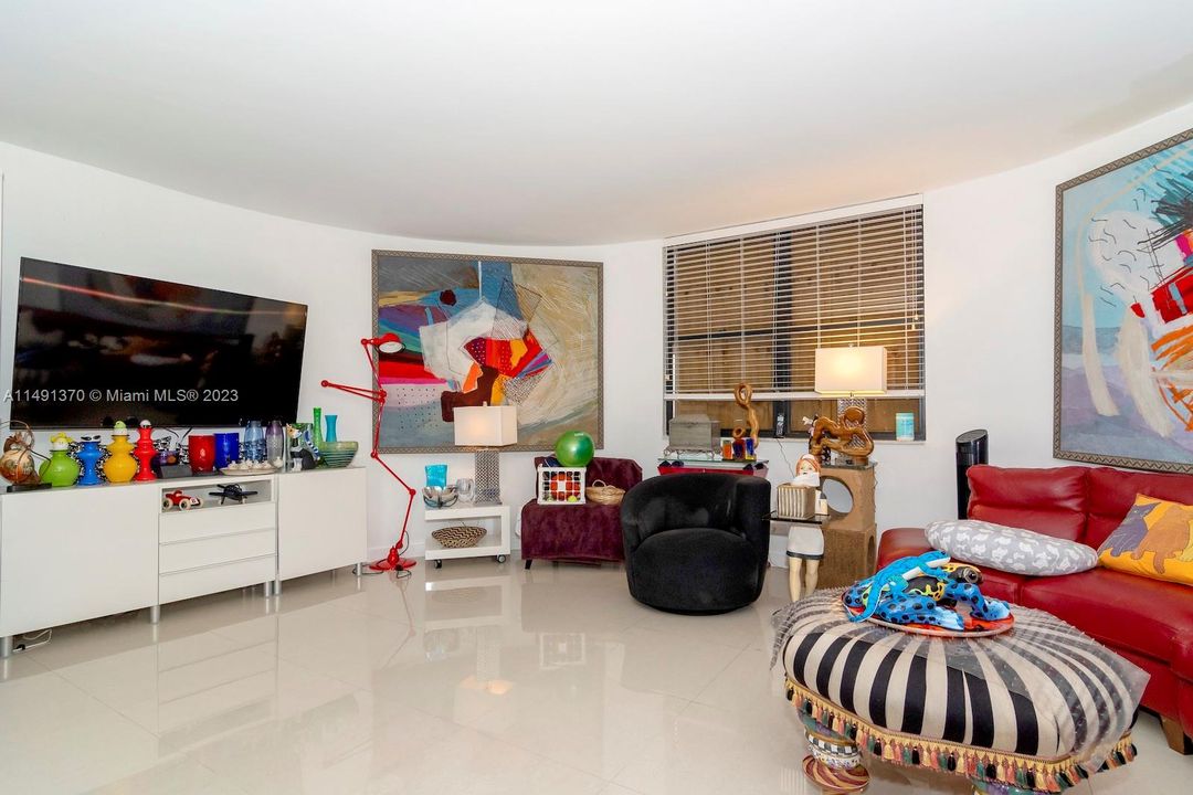 Recently Rented: $5,650 (2 beds, 3 baths, 2320 Square Feet)