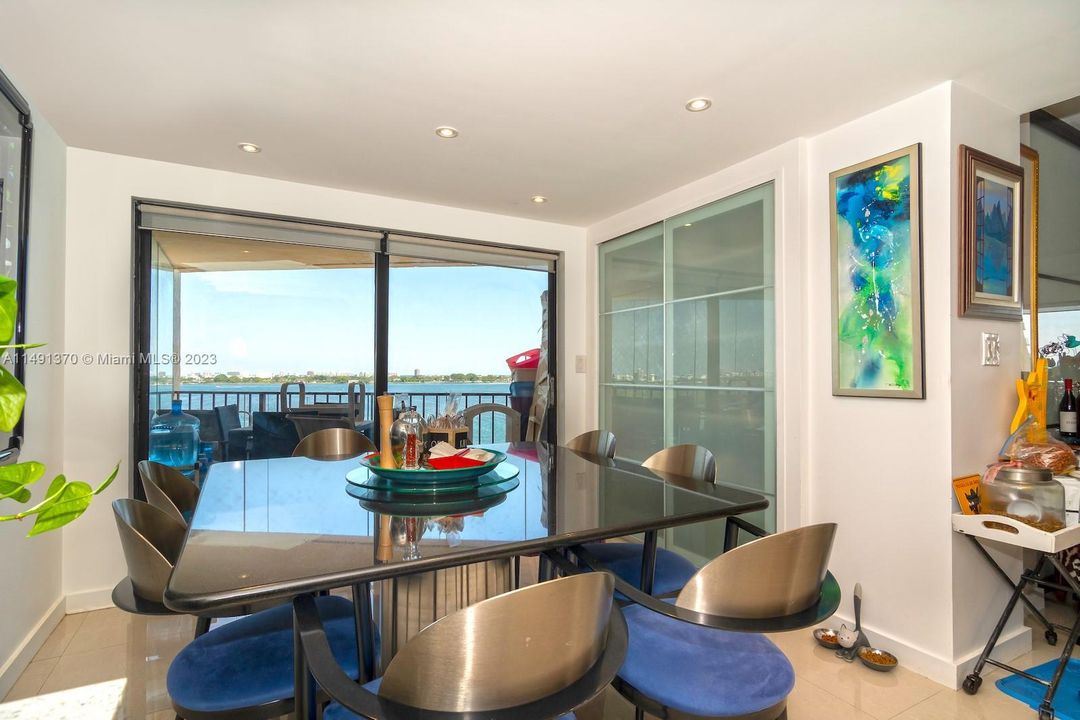 Recently Rented: $5,650 (2 beds, 3 baths, 2320 Square Feet)