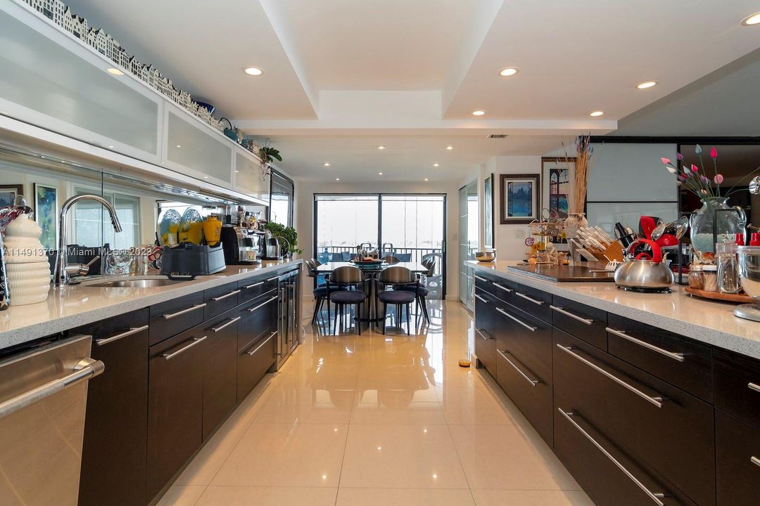 Recently Rented: $5,650 (2 beds, 3 baths, 2320 Square Feet)