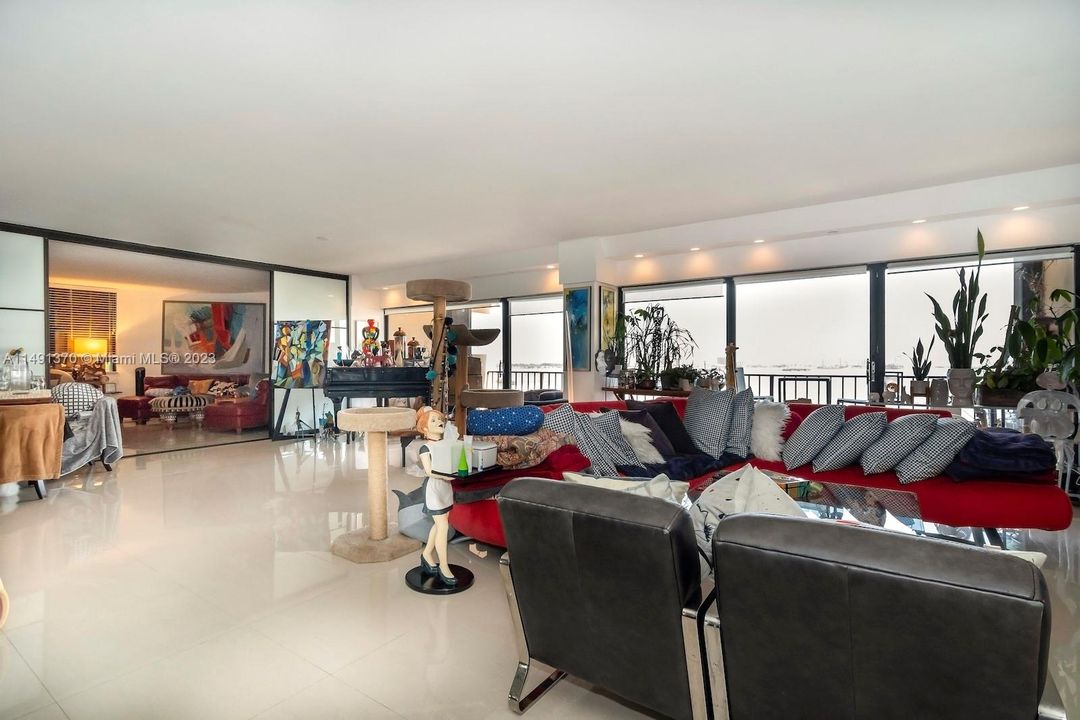 Recently Rented: $5,650 (2 beds, 3 baths, 2320 Square Feet)