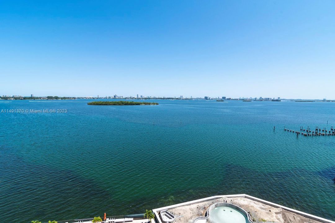 Recently Rented: $5,650 (2 beds, 3 baths, 2320 Square Feet)