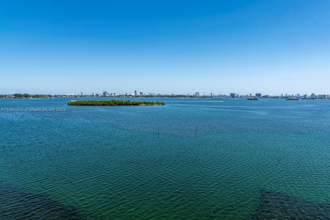 Recently Rented: $5,650 (2 beds, 3 baths, 2320 Square Feet)