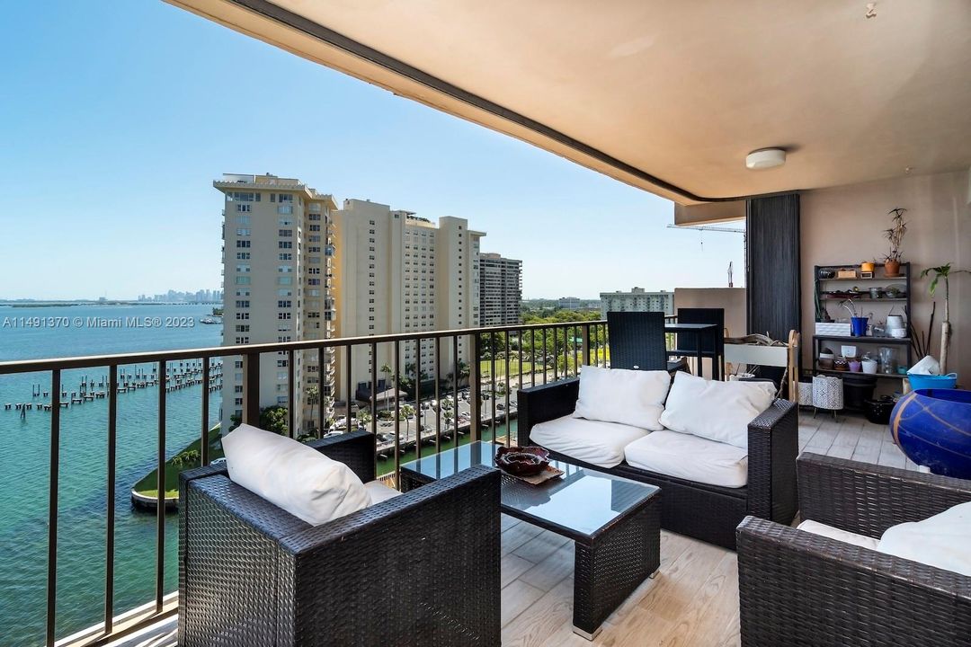 Recently Rented: $5,650 (2 beds, 3 baths, 2320 Square Feet)