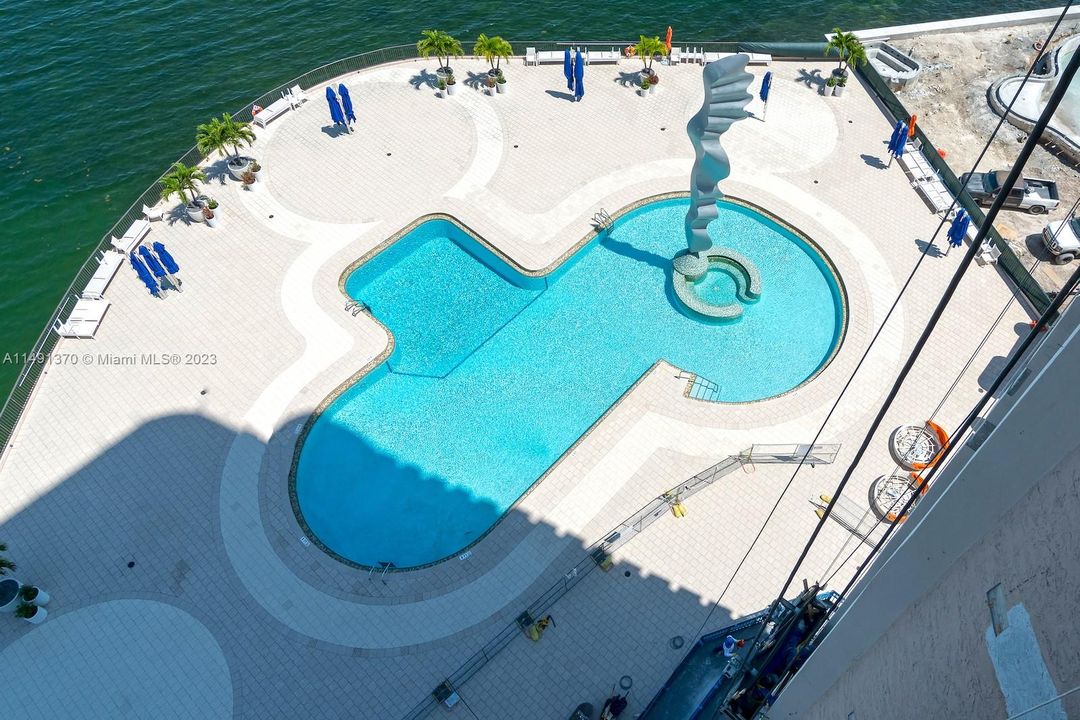 Recently Rented: $5,650 (2 beds, 3 baths, 2320 Square Feet)