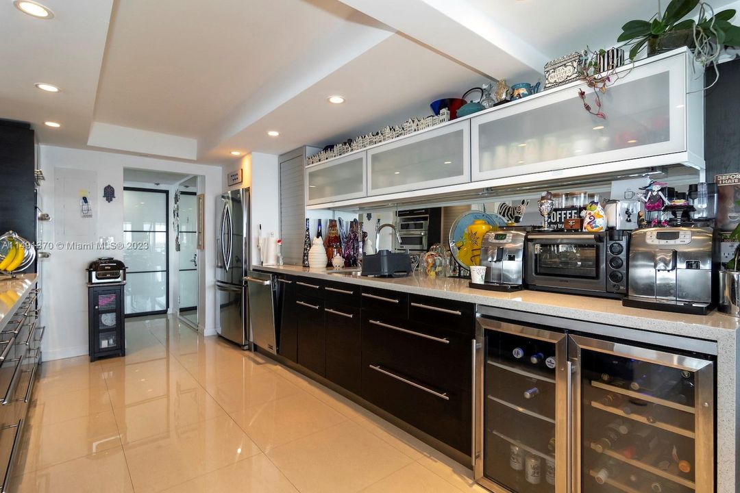 Recently Rented: $5,650 (2 beds, 3 baths, 2320 Square Feet)