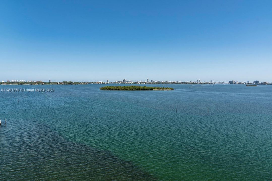 Recently Rented: $5,650 (2 beds, 3 baths, 2320 Square Feet)