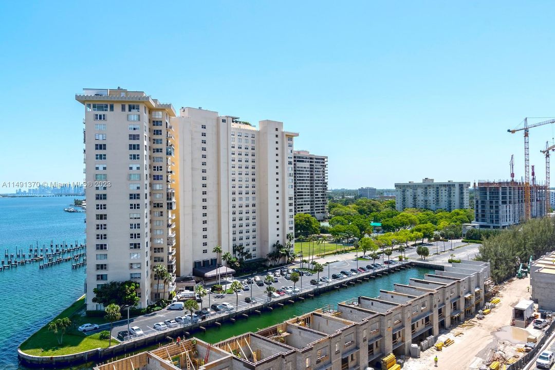 Recently Rented: $5,650 (2 beds, 3 baths, 2320 Square Feet)