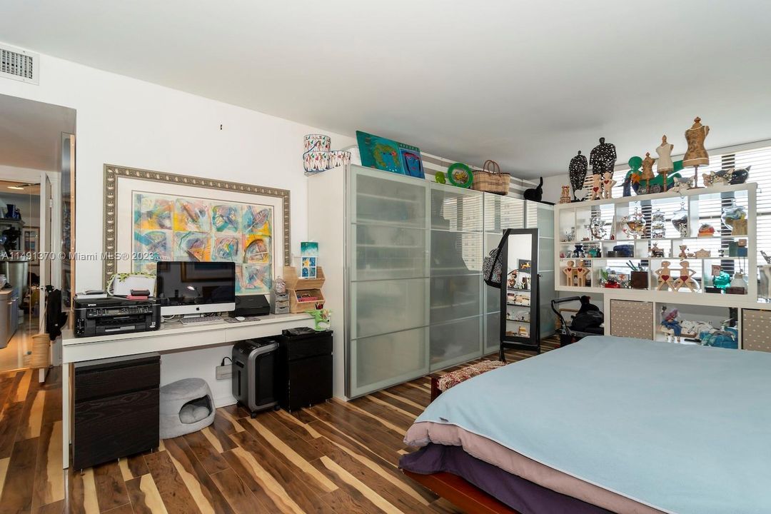 Recently Rented: $5,650 (2 beds, 3 baths, 2320 Square Feet)