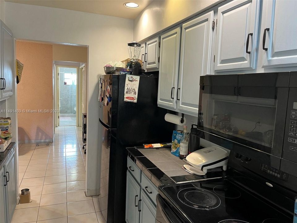 For Sale: $164,900 (1 beds, 1 baths, 736 Square Feet)