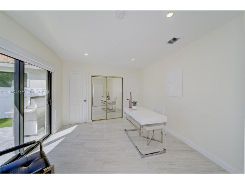 Недавно продано: $1,950,000 (3 спален, 2 ванн, 1604 Квадратных фут)