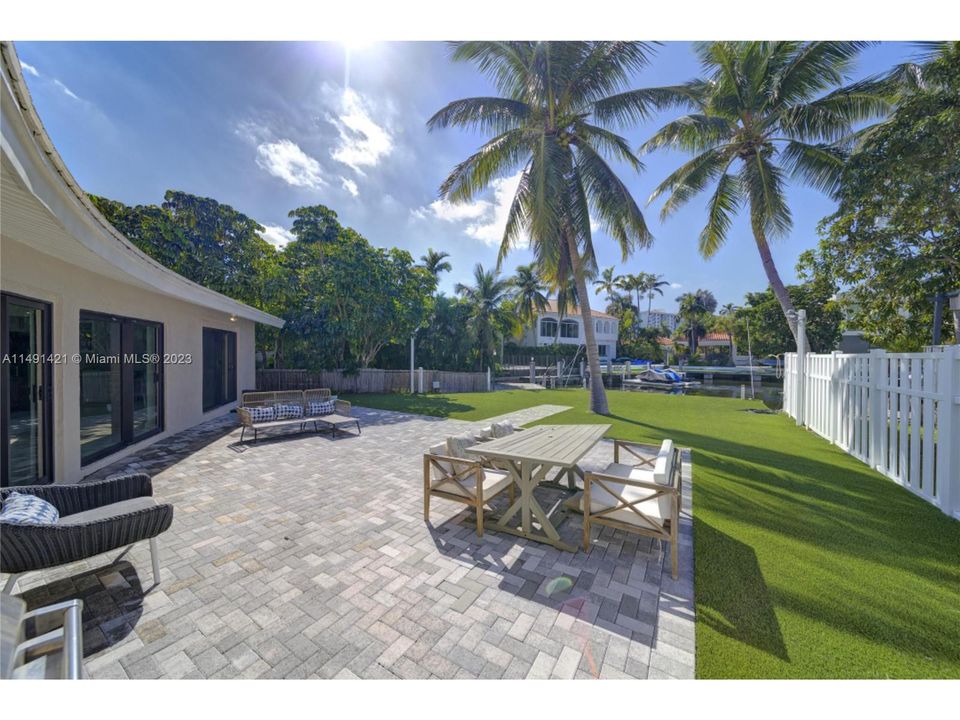 Недавно продано: $1,950,000 (3 спален, 2 ванн, 1604 Квадратных фут)