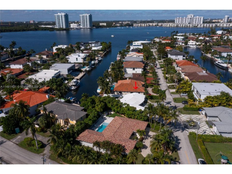 Недавно продано: $1,950,000 (3 спален, 2 ванн, 1604 Квадратных фут)